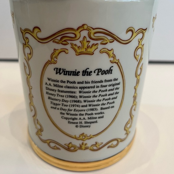 Lenox Fine Porcelain 1997 Disney Classics Winnie the Pooh Sugar Canister - Picture 4 of 6